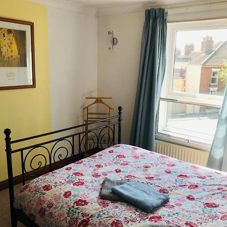 נורוויץ'' Cosy House, 3 Bedrooms, Private Parking, Wifi, Patio מראה חיצוני תמונה